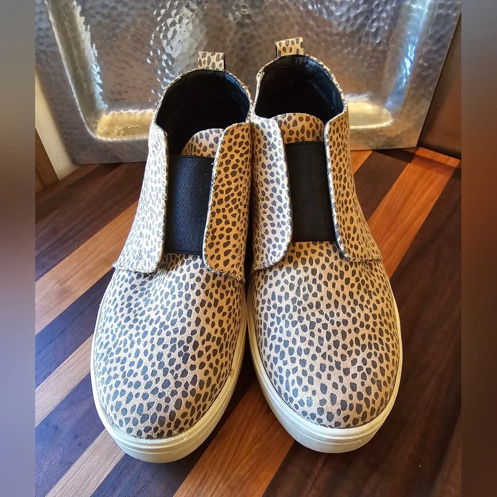 Universal Thread Cheetah Print Slipon Sneakers - Picture 2 of 7